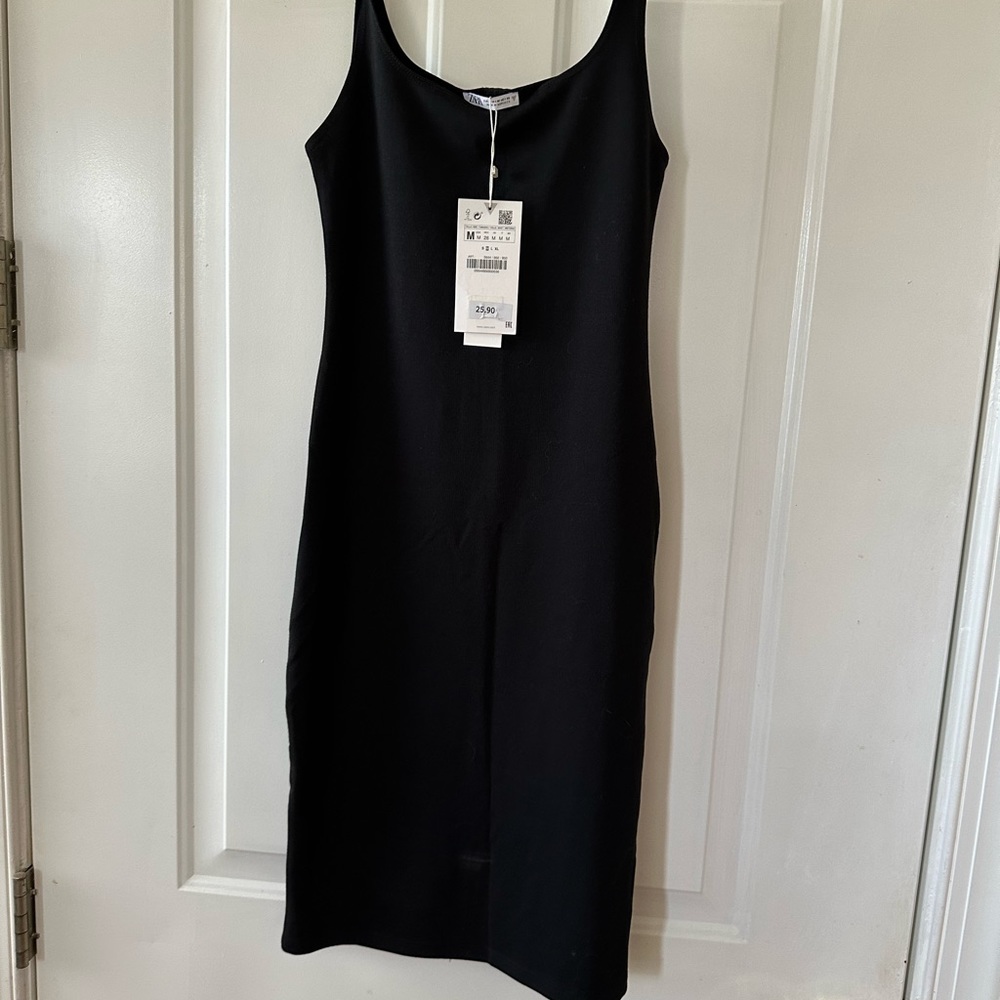 Size is medium, but fit for size 4